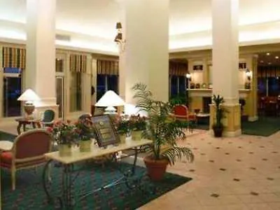 Hilton Garden Airport Hotel 3*