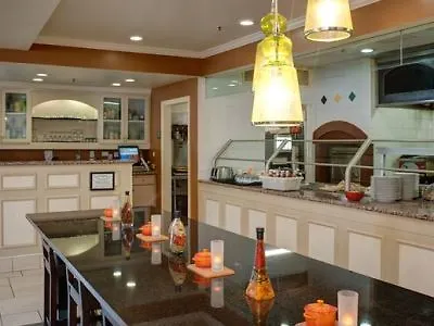 Hilton Garden Airport 3*